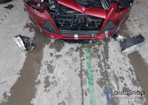 2013 Ford Focus Se z USA, uszkodzony, nr VIN 1FADP3F26DL194180